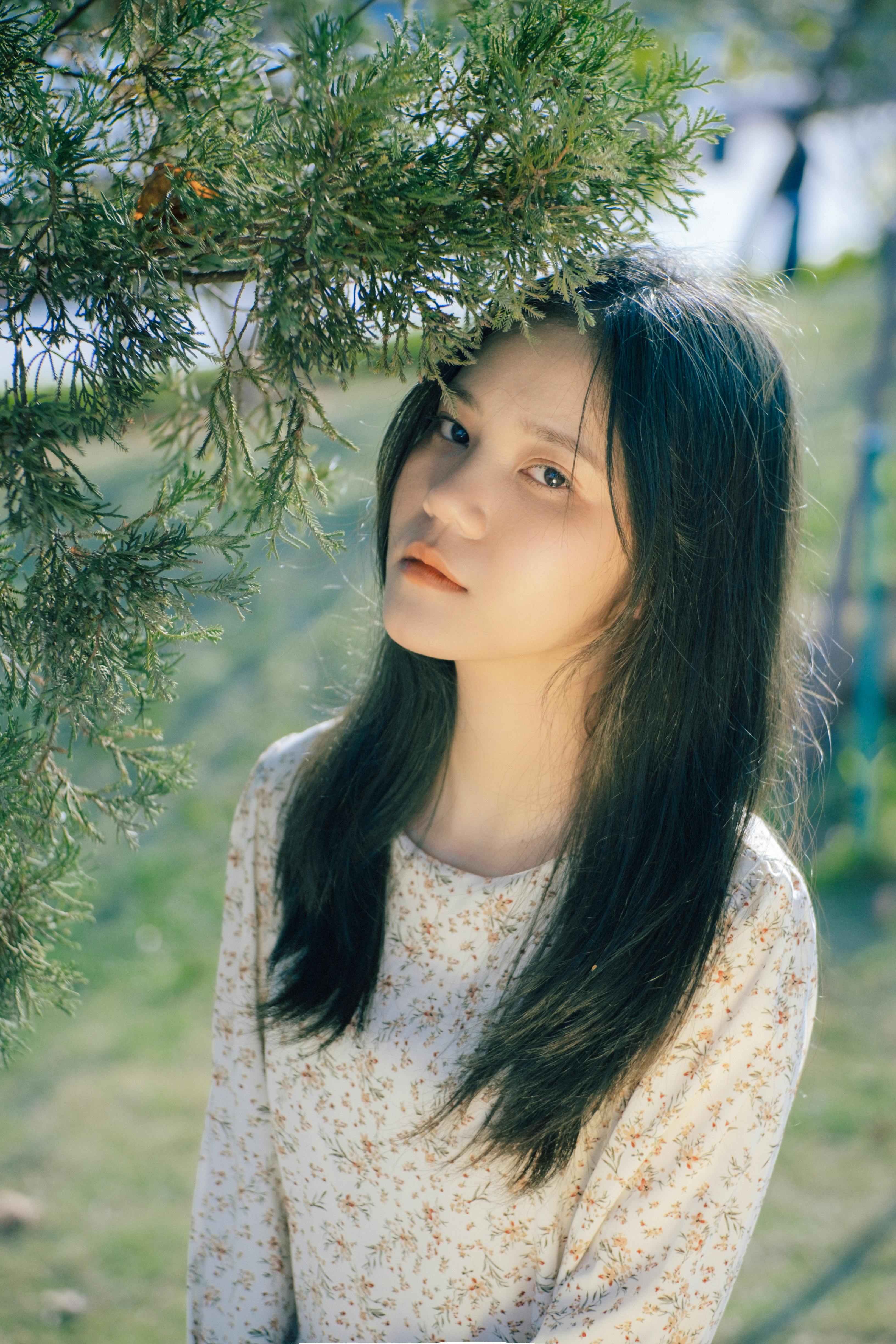 穿搭参考图：面料质感与贴合表现示意