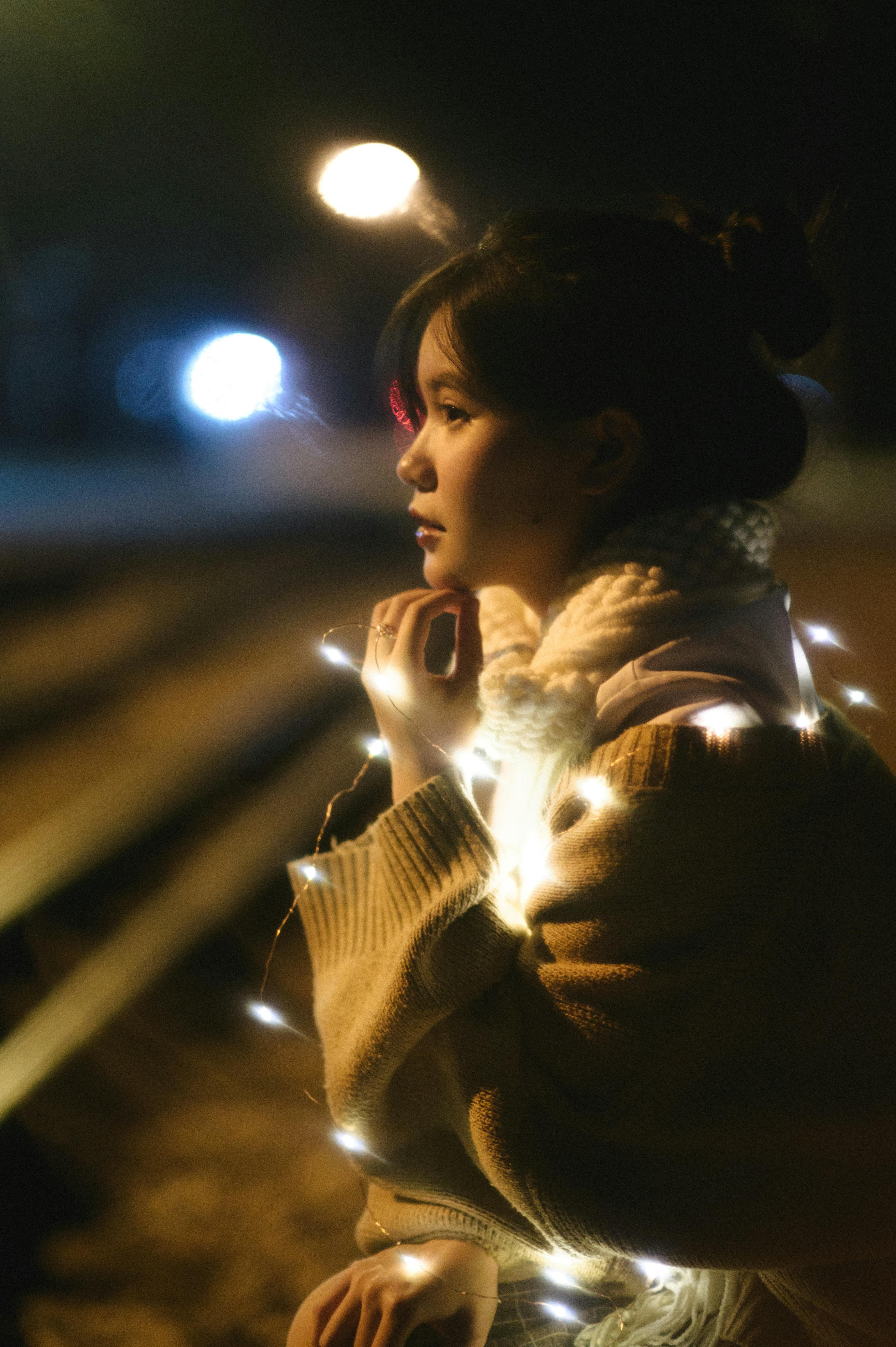 穿搭参考图：裤型线条与行动舒适示意